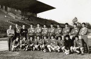 Петър Шатров (най-вляво) като старши треньор на „Етър“ от 1970 до 1972 г.