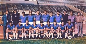 Четвърто място през 1974 г. Шатров (вторият отдясно) е помощник на Апостол Чачевски.