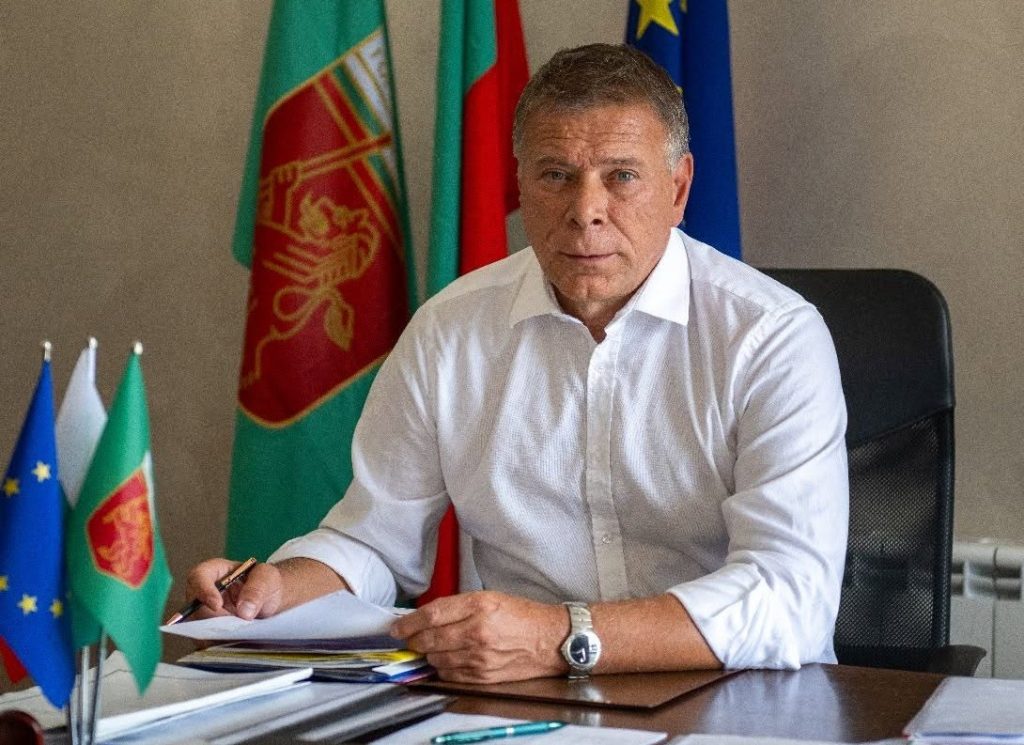 Кметът на Г. Оряховица: “Категорично осъждам агресията, настоявам “Локо” (ГО) да вземе мерки!”