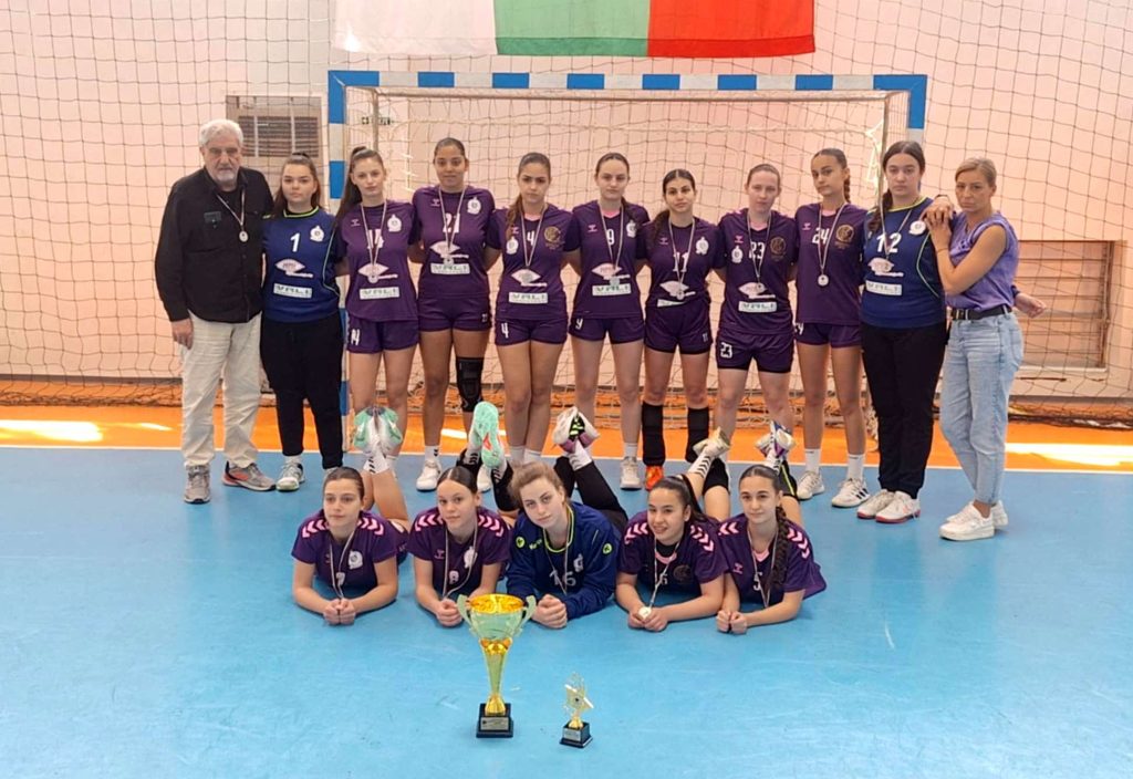 Девойките до 19 г. на ХК “Етър-64” станаха зонален първенец