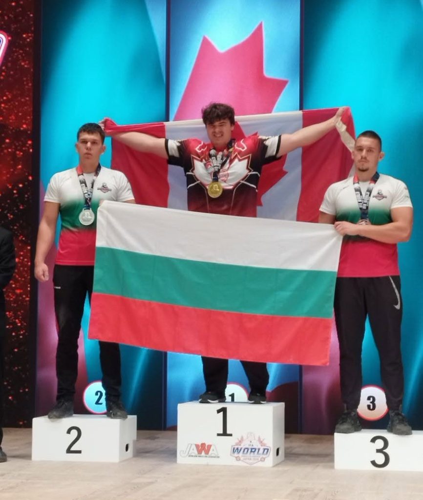 Сребро и бронз от Световното по канадска борба