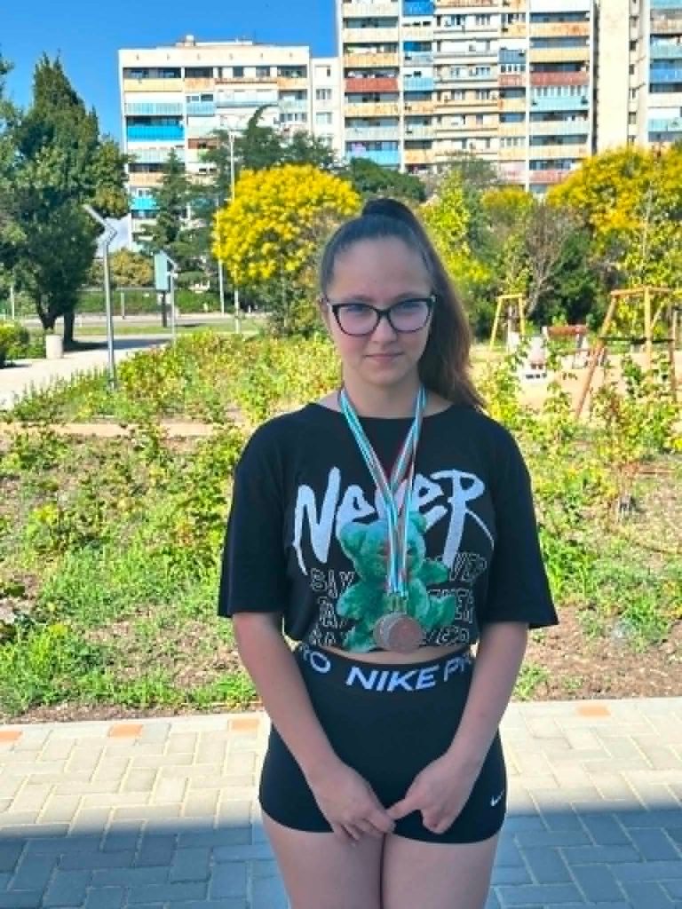Мария Морчева със сребро и бронз на „Царевец” от Държавното по адаптивно плуване