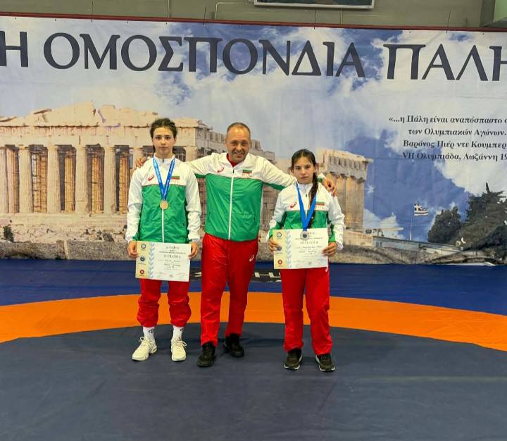 Състезателки на СК “Илия Павлов” с медали от международни турнири в Лариса и Букурещ