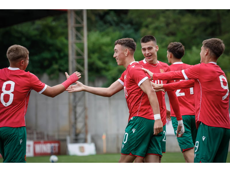 Петър Петров титуляр за България U17 при реми с Естония